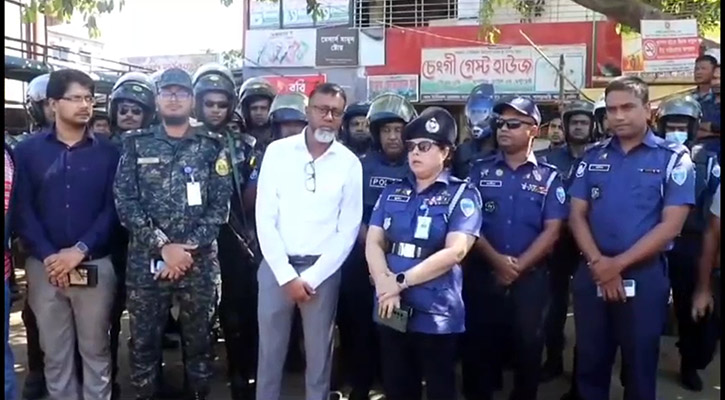 খাগড়াছড়িতে অবরোধ: পরিস্থিতি দেখতে মাঠে ডিসি-এসপি